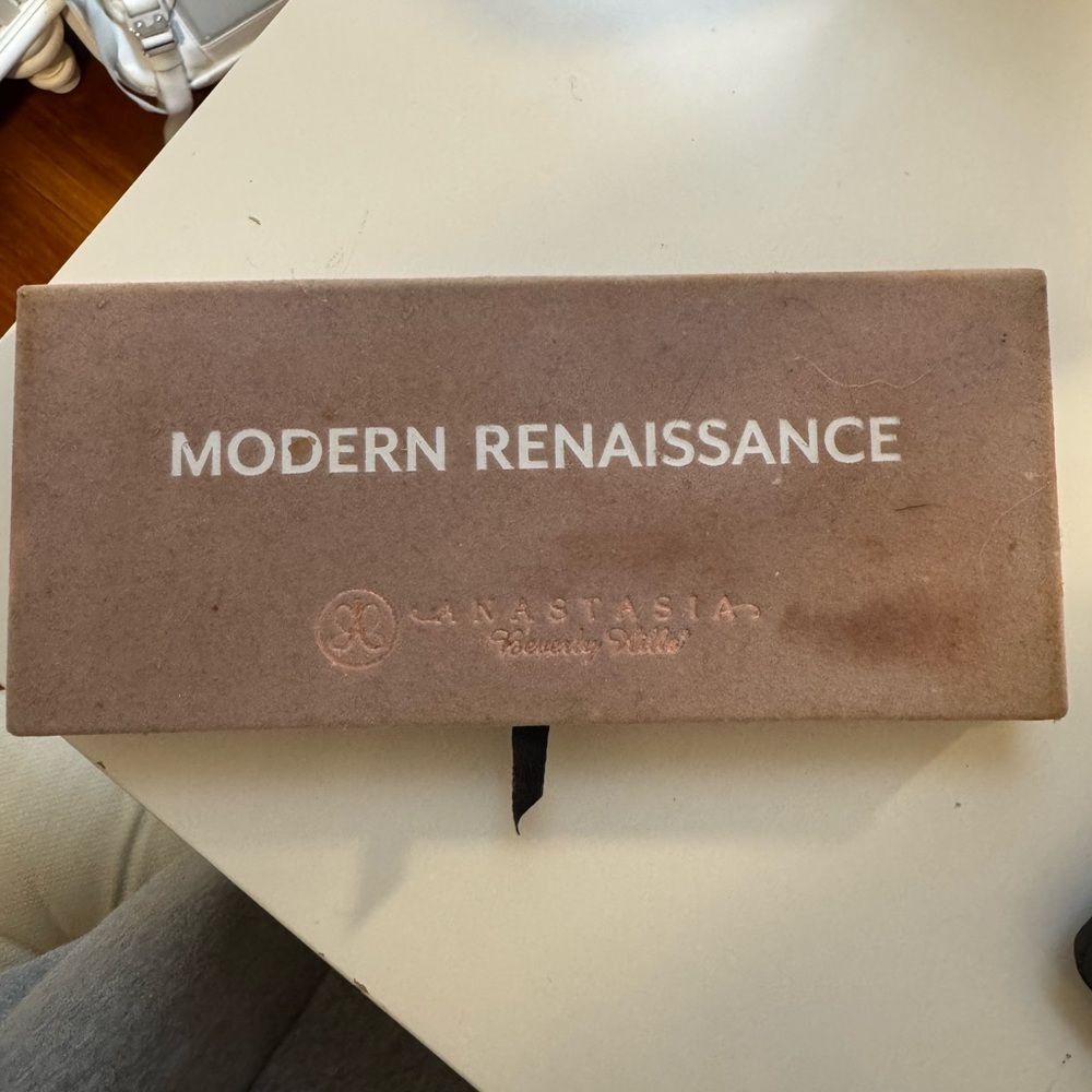 Anastasia Modern Renaissance Palette in Soft Brown